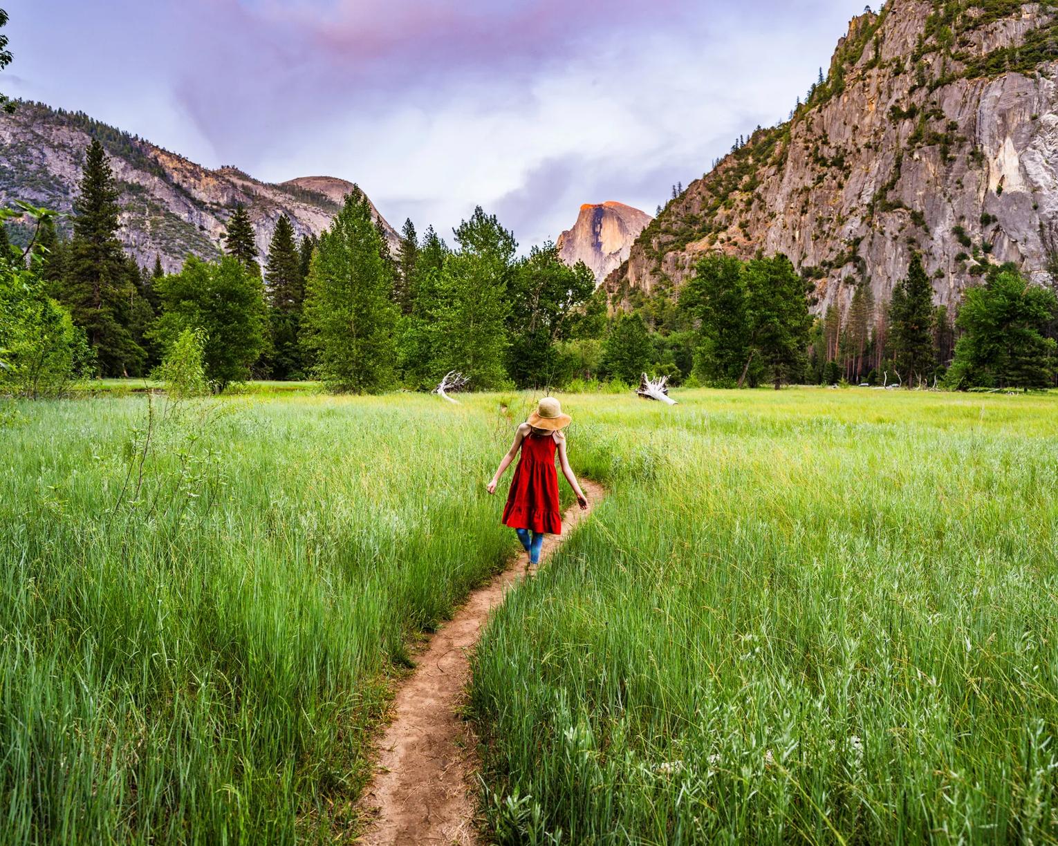 Yosemite_GirlWalkingThroughValleyFloorAtSunset_2024_DavidCollier