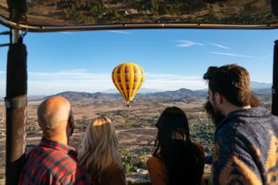 The Temecula Valley Wine & Balloon Festival, held annually in Temecula Valley, California, combines two popular attractions: hot air balloons and local wines. The festival features a colorful balloon launch, wine tastings from some of the region’s top wineries, live music, and food vendors. In addition to the balloon displays, there are arts and crafts booths, family-friendly activities, and more. This event draws thousands of visitors each year, offering a unique opportunity to experience the beauty and flavors of the Temecula Valley.